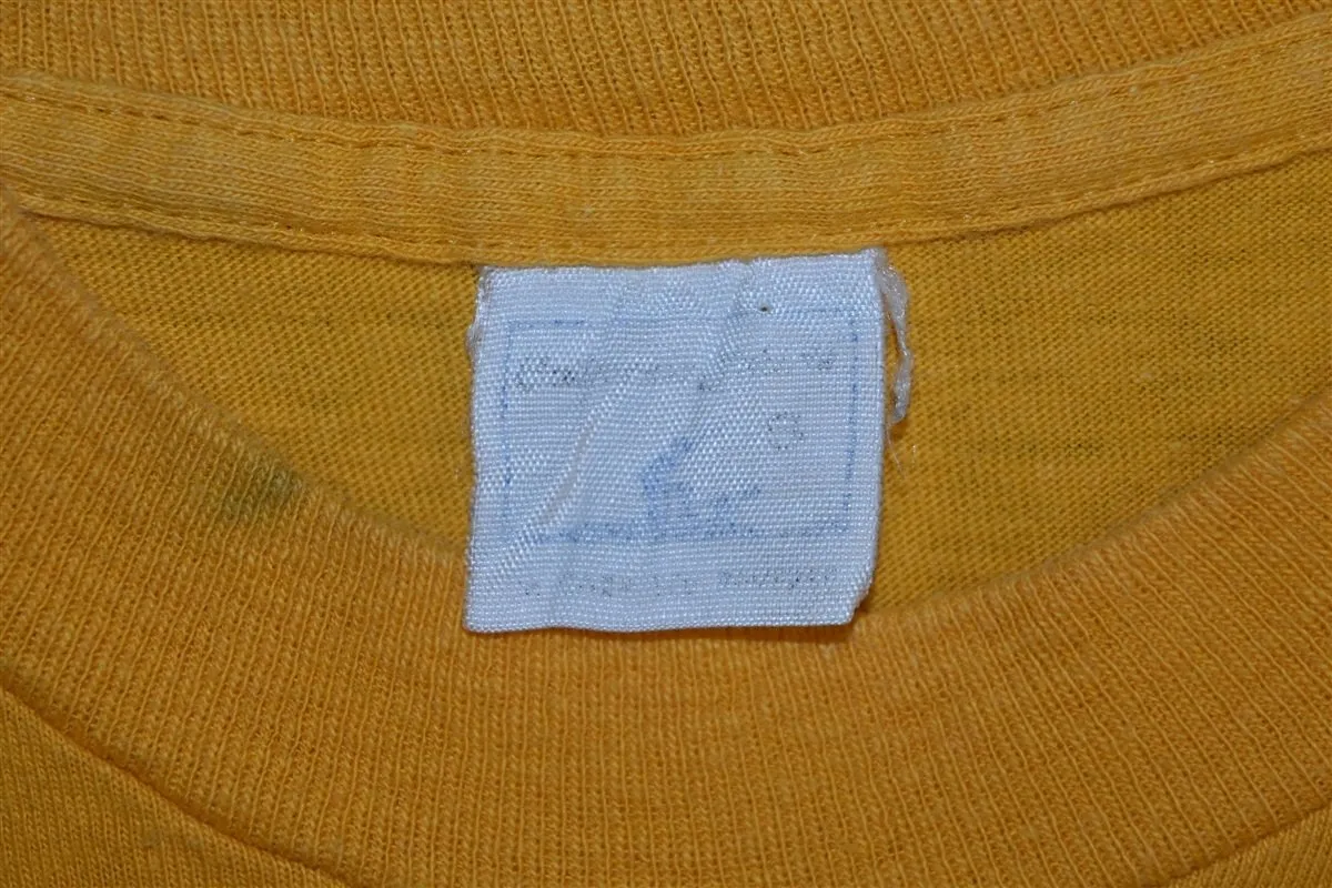 70s Class of 1980 Roach Iron On Yellow Pocket t-shirt Small