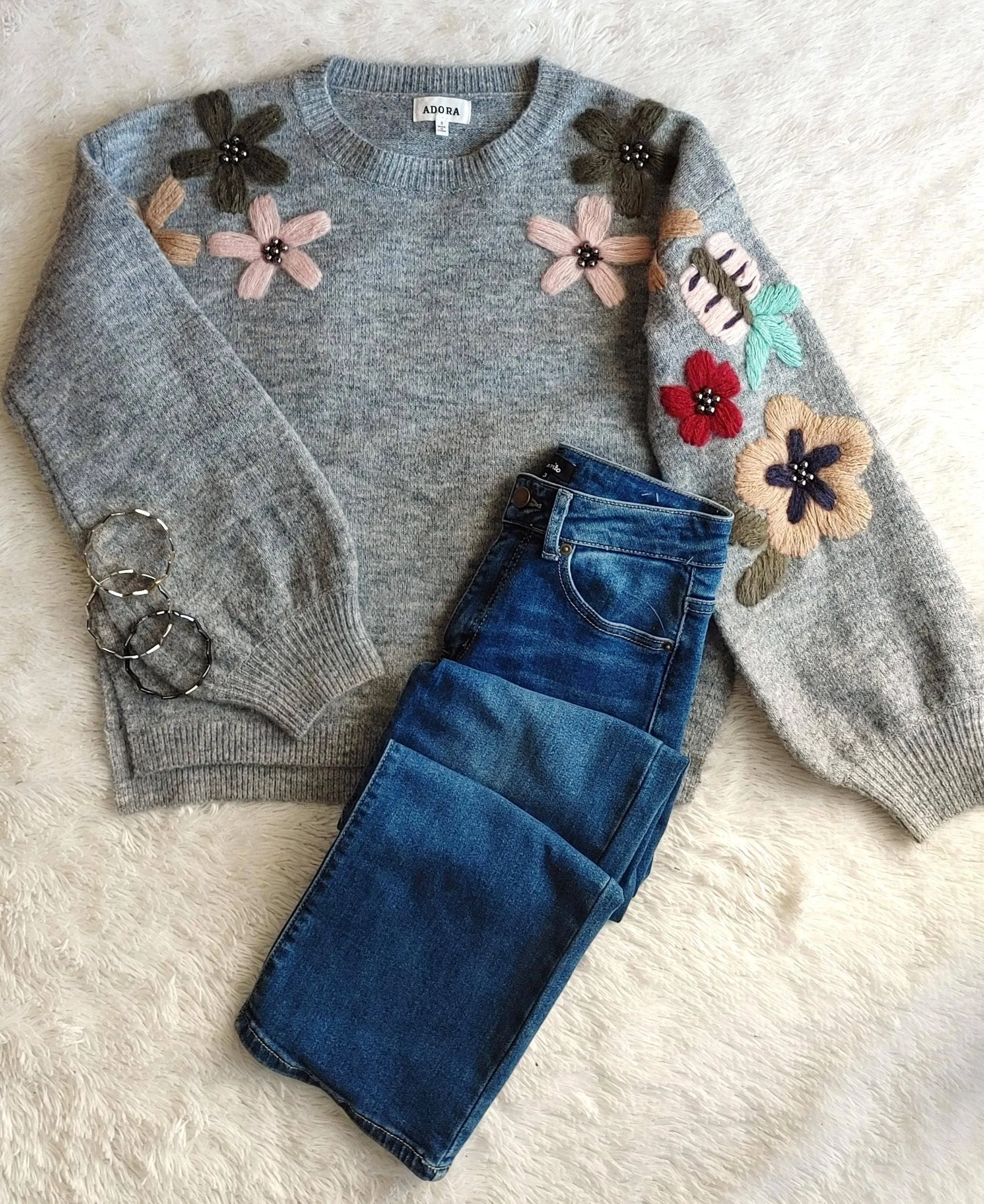 FLORAL EMBROIDERED SWEATER TOP