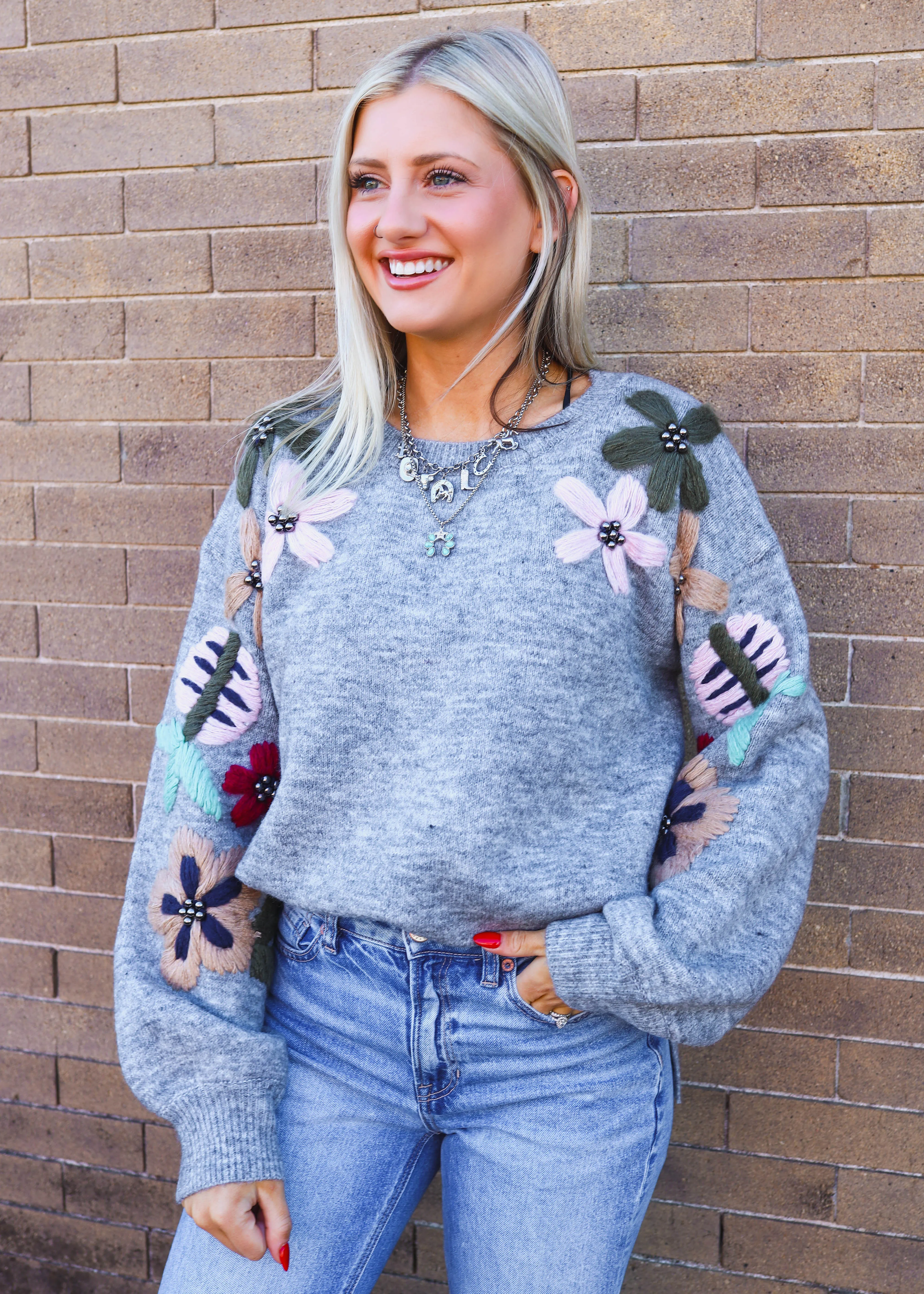 FLORAL EMBROIDERED SWEATER TOP