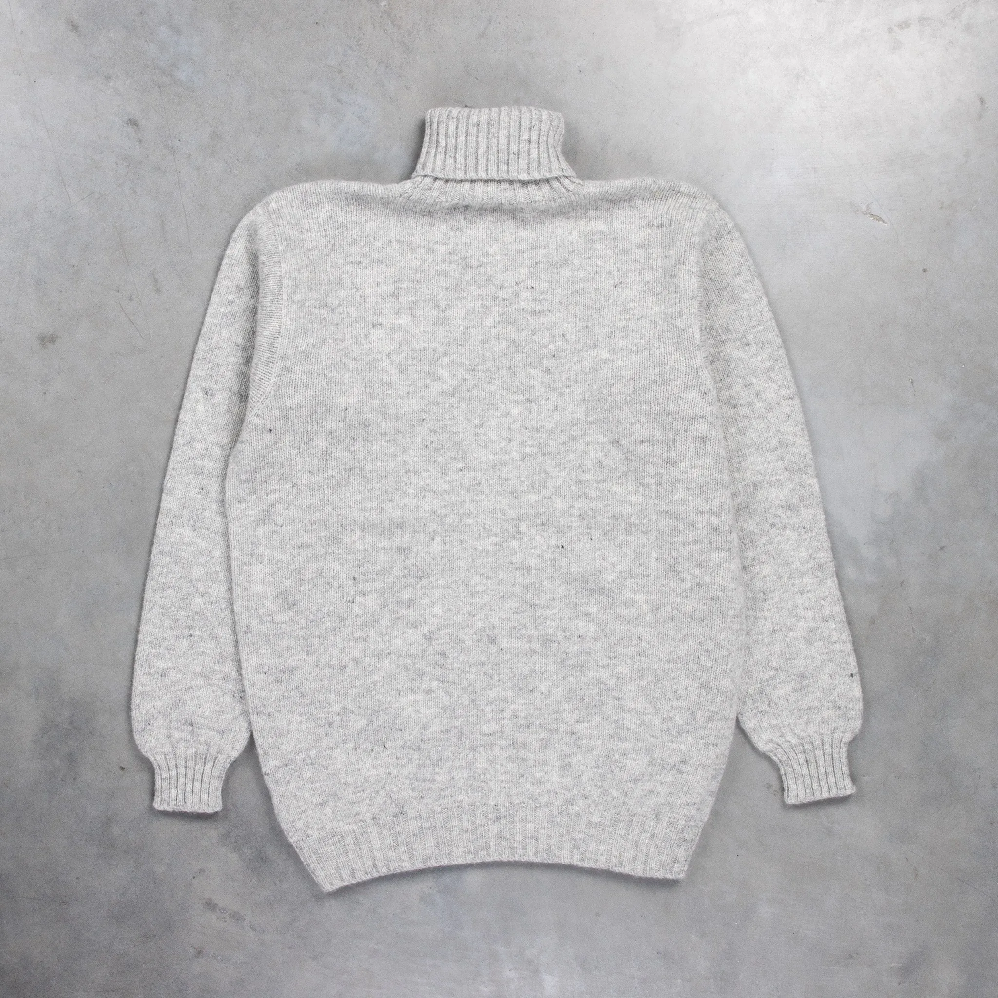 Laurence J. Smith Super Soft Seamless Roll Neck Pullover Silver