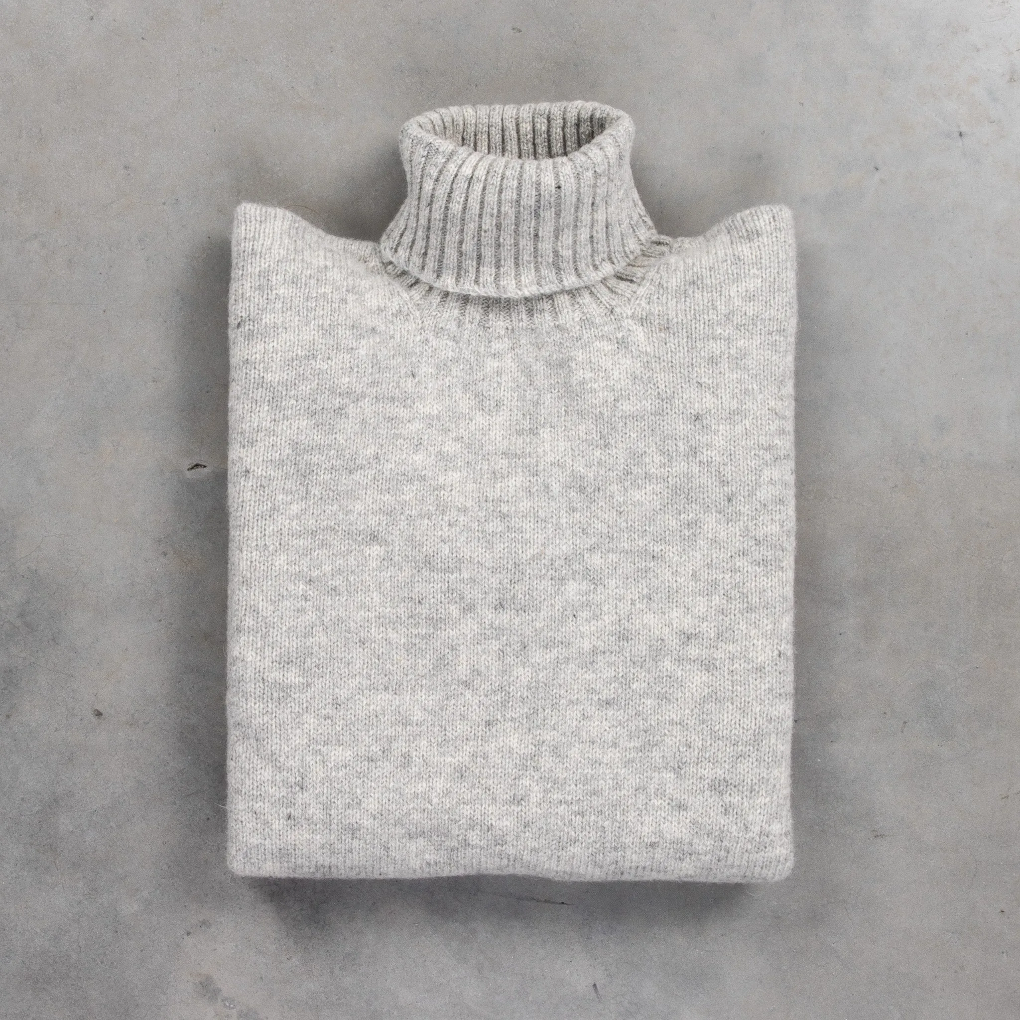 Laurence J. Smith Super Soft Seamless Roll Neck Pullover Silver