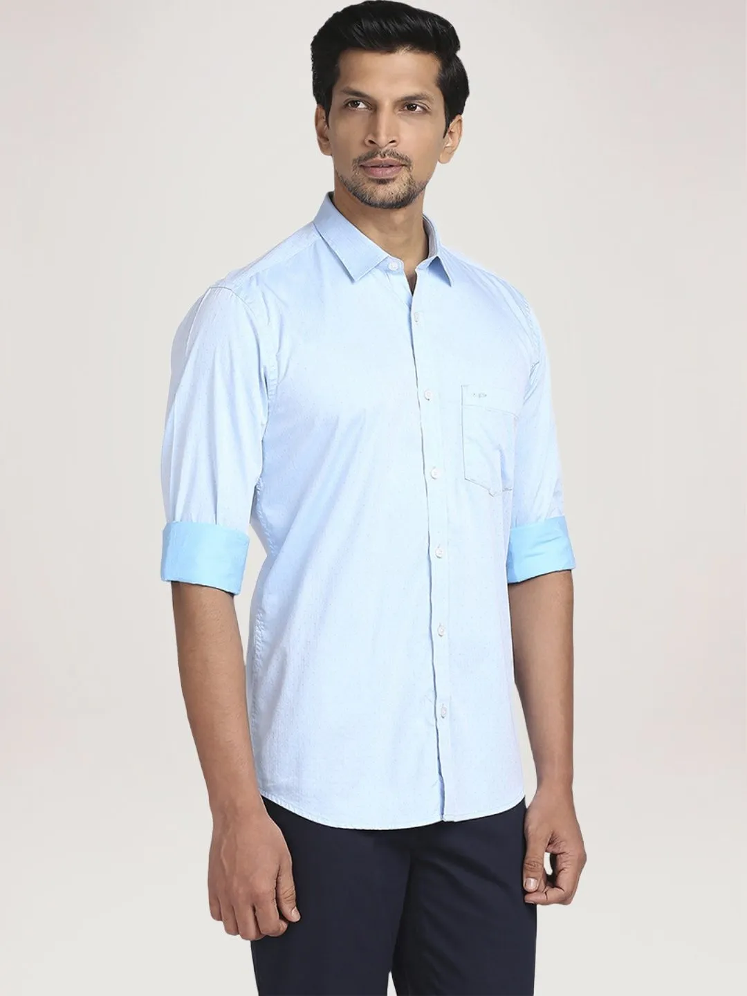 Men Blue Tailored Fit Weft Chambray Cotton Full Sleeve Shirts