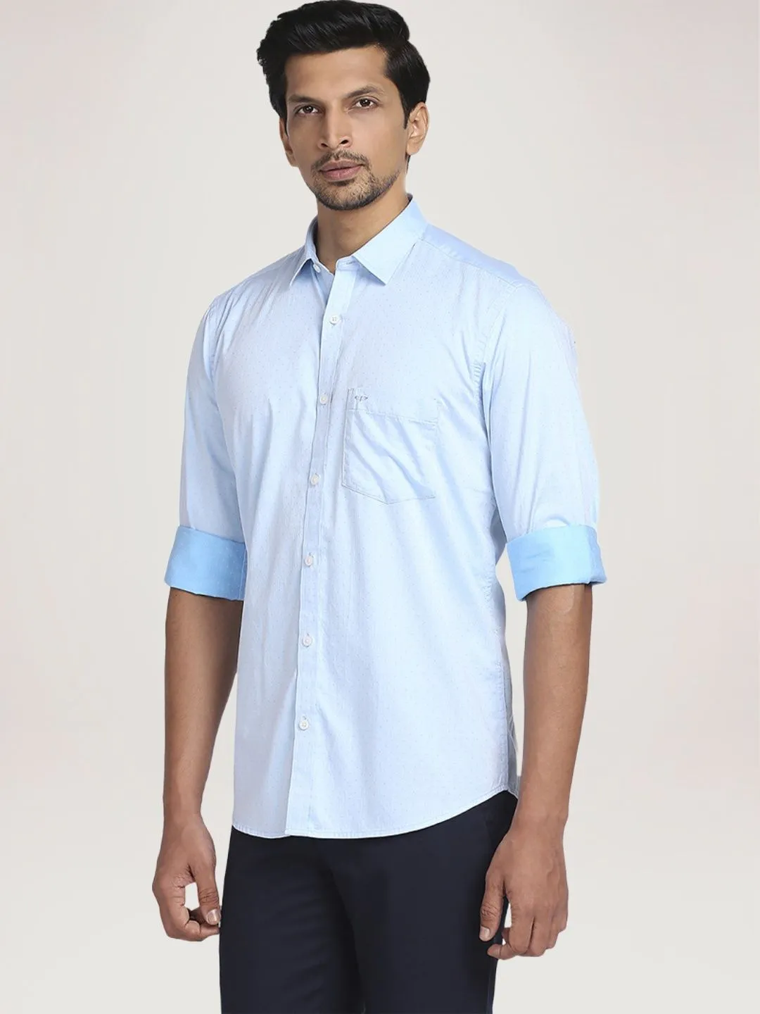 Men Blue Tailored Fit Weft Chambray Cotton Full Sleeve Shirts
