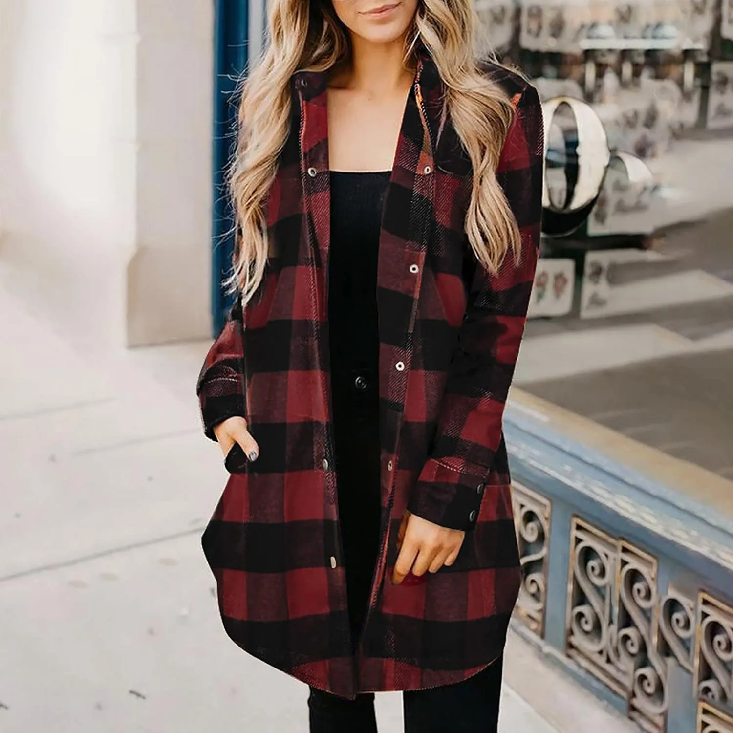 Plaid Button Down Shirts for Women Oversized Long Sleeve Flannel Jackets Loose Fit Fall Tops Hoodies with Pocket