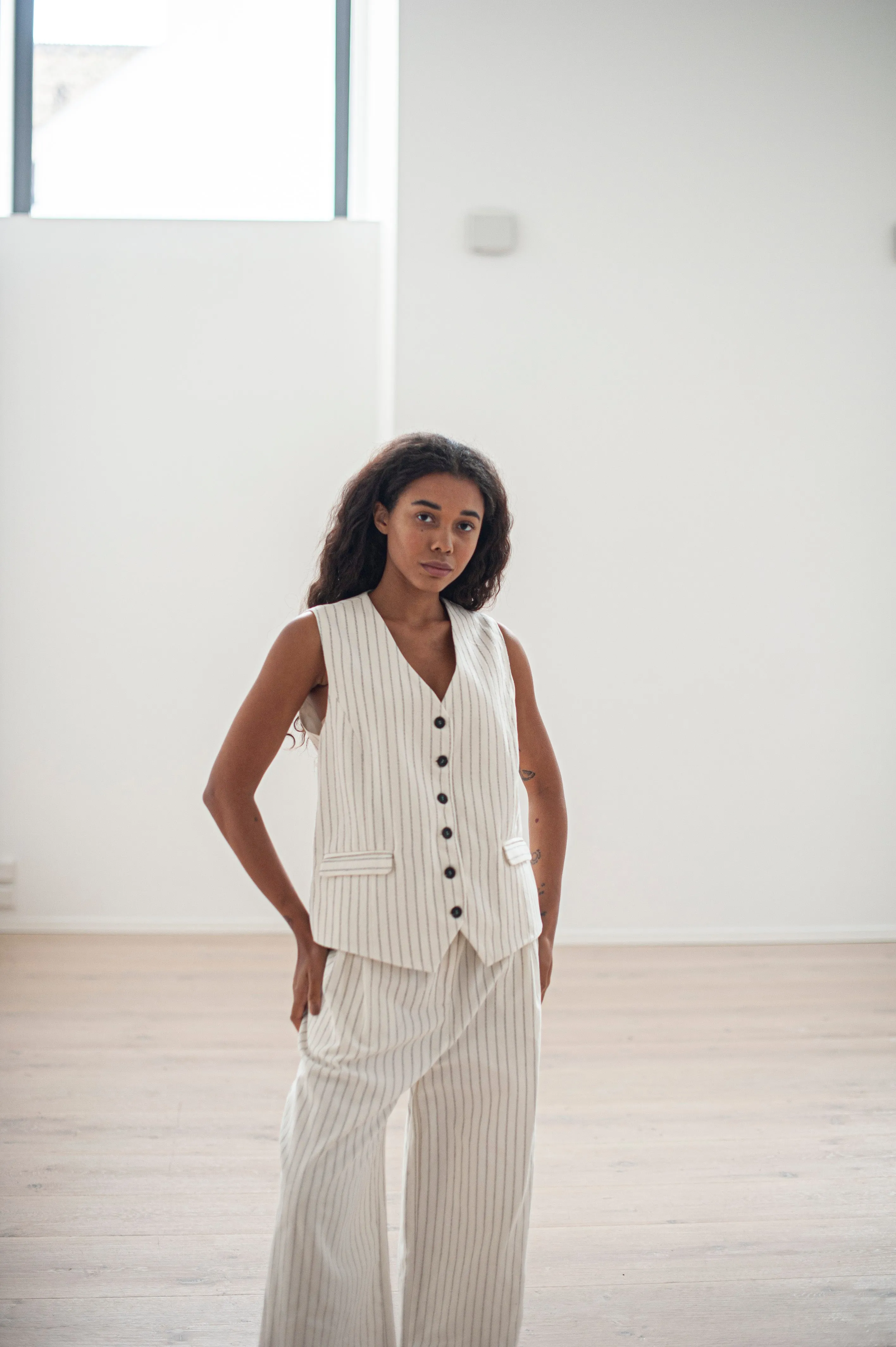 Women's striped wide-leg pants with pleats